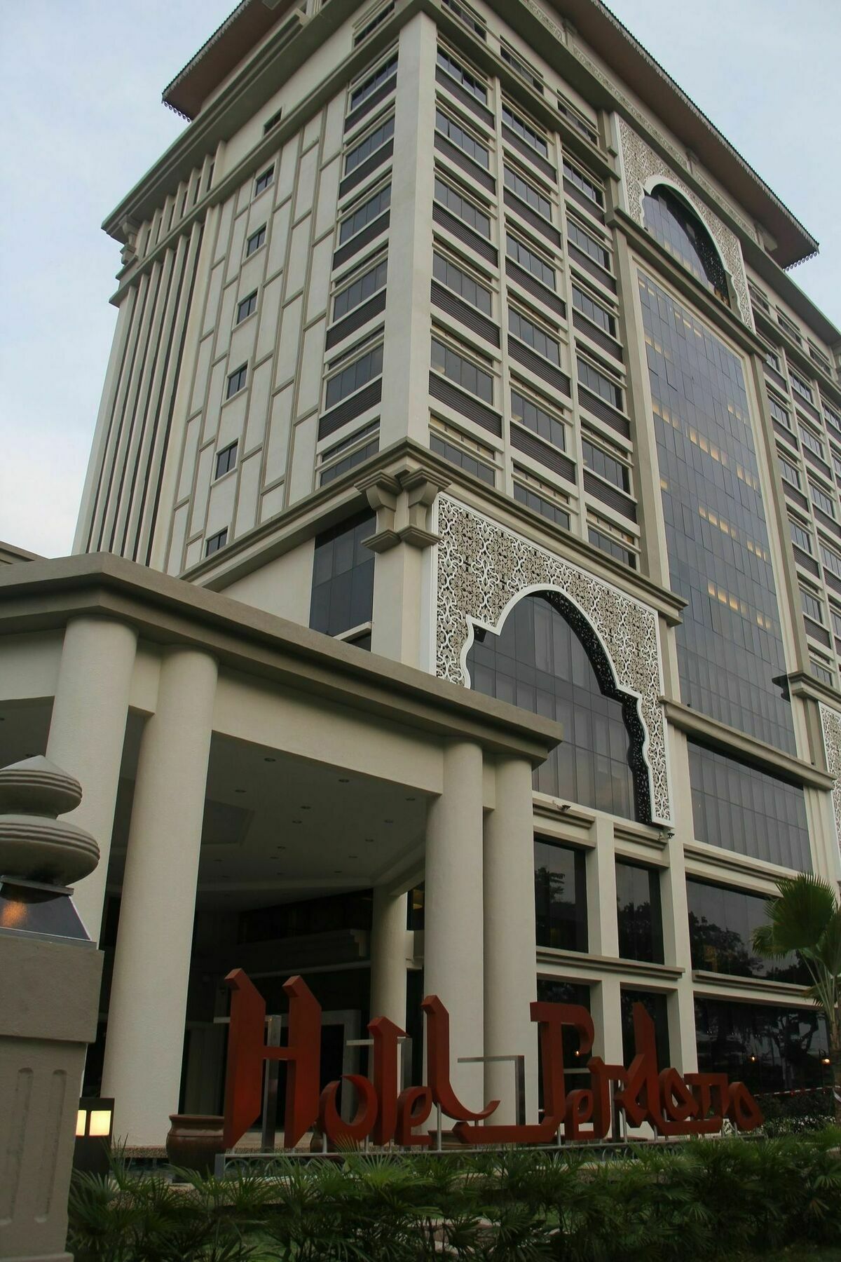 哥打巴鲁佩尔达纳酒店 外观 照片